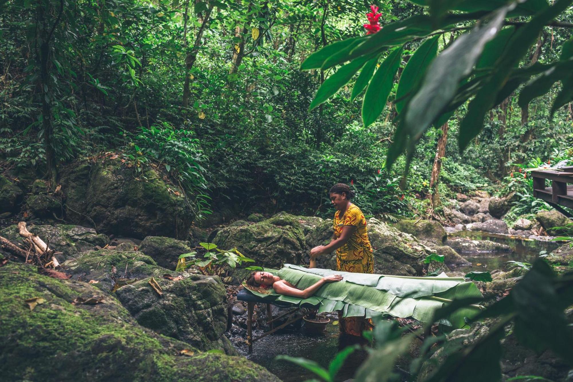 Koro Sun Resort & Rainforest Spa Савусаву Екстериор снимка